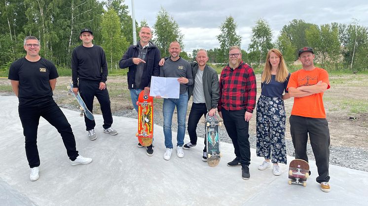 Från vänster: Mattias Jansson, XL-BYGG Lidköping, Philip Andersson, Tobias Åberg, Peo Davidsson, platschef XL-BYGG Lidköping, Gustav Löfholm, Daniel Maronde, ordförande, Mia Schnitzler och Pär Magnusson.