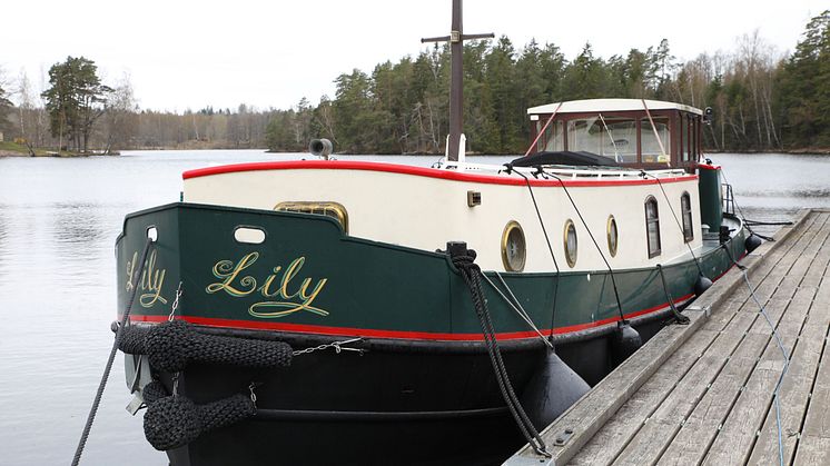 Dalslands kanal är ett levande industriminne där varor och människor färdats i 150 år. På bilden ”Lily” i Upperuds-Höljen. Foto Klas Lundkvist.