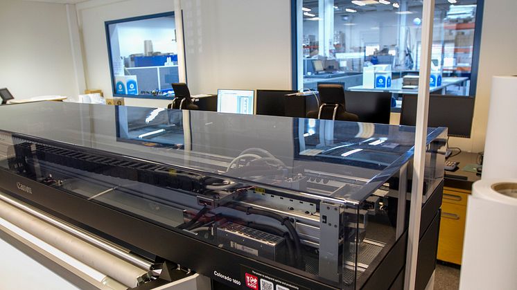 Canon Colorado 1650 er plassert vegg i vegg med den store produksjonshallen, der de blant annet har automatisk skjærebord fra Canon.
