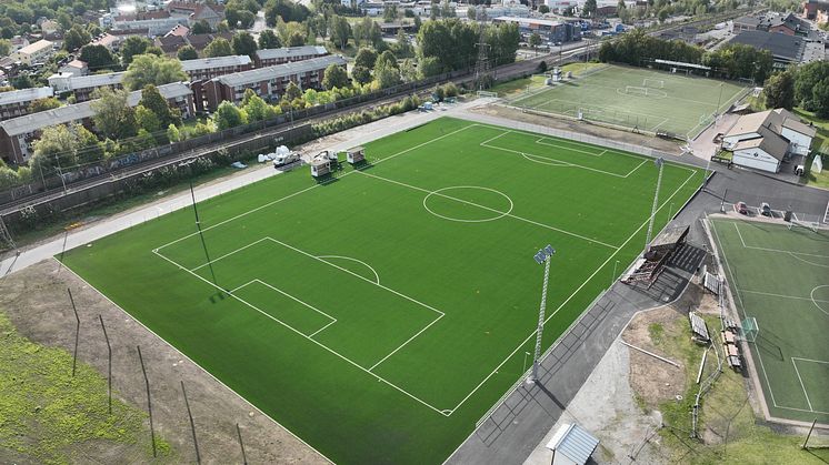 Ringvallens IP har fått ny konstgräsplan som invigs onsdag 25 september klockan 18.