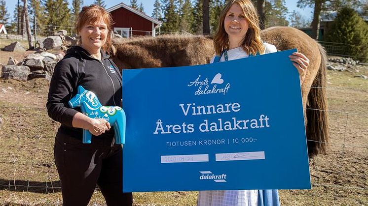Vinnaren av Årets dalakraft Stina-Kari Axelsson och Hanna Risander