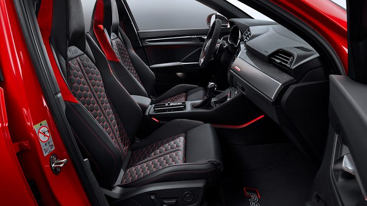 Audi RS Q3 (tangorød)