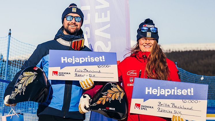 SM-vinnarna Erik och Britta Backlund fick ta emot det allra första Hejapriset inom speedski. Foto: Tommy Persson.