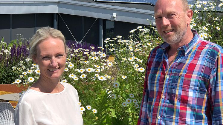 Cecilie og Erik Andre på takterassen i Karvesvingen 3