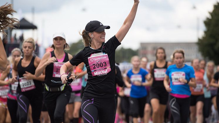 I morgon springer 20 000 tjejer i Stockholm