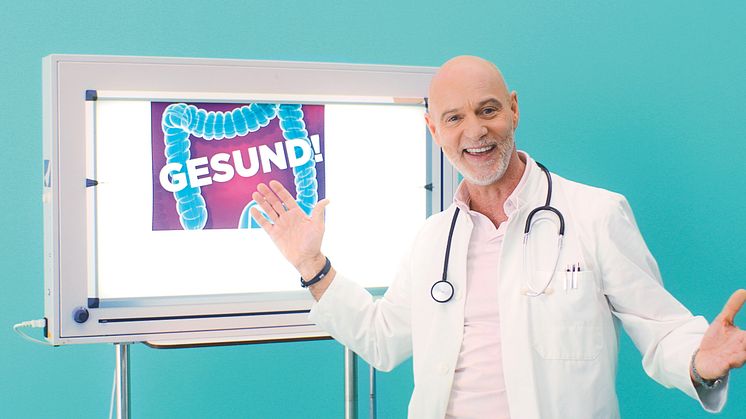 Simon Licht als Arzt im TV-Spot zum Darmkrebsmonat März 2022