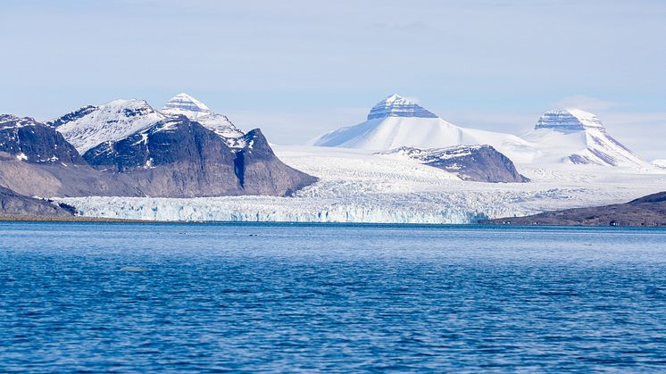 Tre kroner Fjell Svalbard Foto Kjetil Sagerup.jpg
