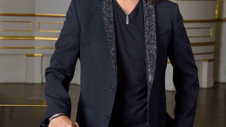 ​Robert Wells släpper sommarlåten ”Summer Breeze” och firar 50år vid pianot och 30år med ”Rhapsody In Rock” 2019!