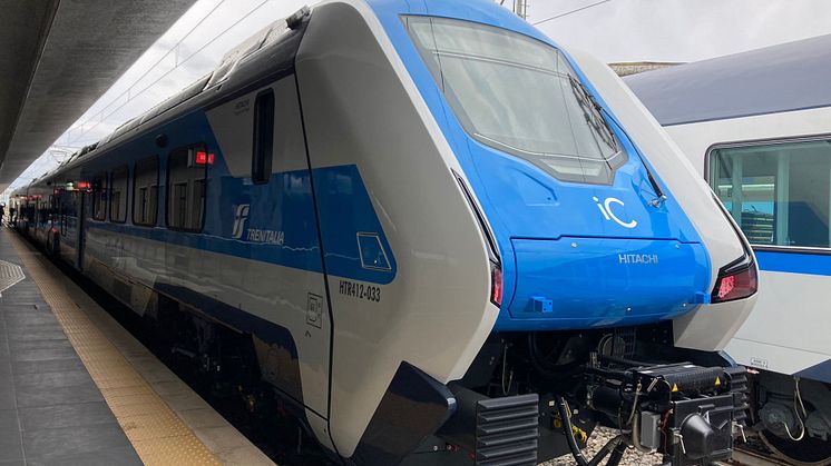 Presentato oggi a Reggio Calabria il primo intercity ibrido  Hitachi Rail per Trenitalia