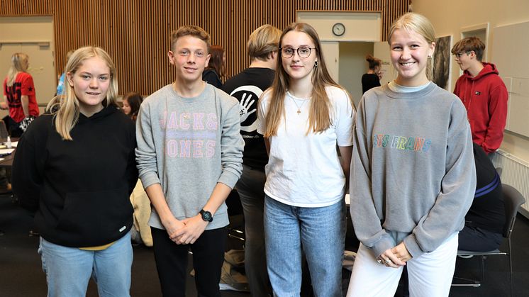 Fire medlemmer af fælleselevrådet. Fra venstre mod højre: Dagmar Jensen, Sortebakkeskolen - Hjalte Hoyer, Sortebakkeskolen - Sarah Balle Aaen (formand), Karensmindeskolen - Mille Nielsen, Sortebakkeskolen