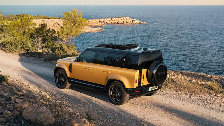 JLR Defender Ibiza 110 High Rear 34.jpg