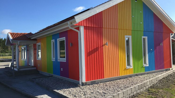 Regnbågshus med solpaneler från NIBE Energy Systems