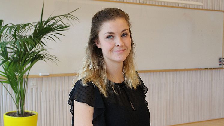Julia Boman har en branscherfarenhet som hjälper henne i rollen som supportmedarbetare på Hogia Redovisning och Revision, där arbetet handlar om att förstå kundernas flöden, den tekniska miljön de arbetar i och samverkan med andra program.