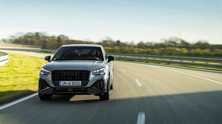 Audi Q2 (Pilegrå)