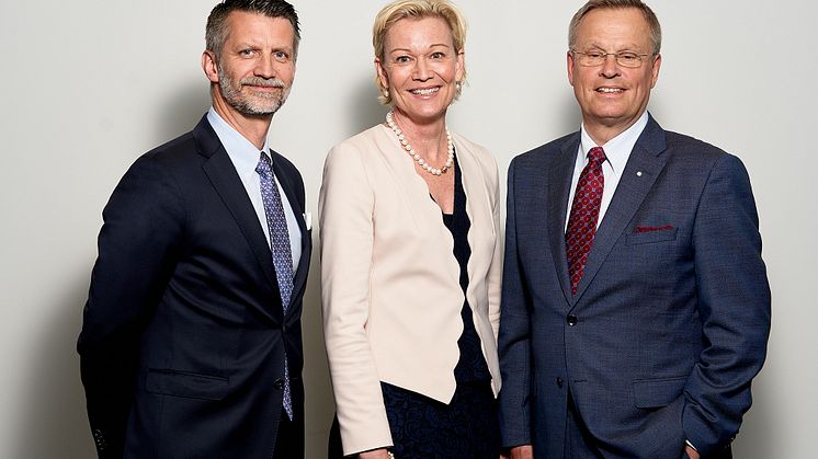 Urban Englund, ordförande, Carina Olson, CFO, och Erik Strand, vd och koncernchef.
