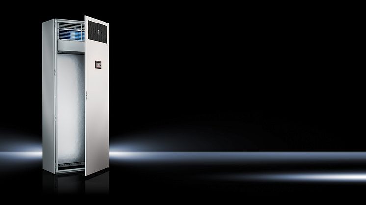 Kylaggregatet integreras med kapslingen i Rittals nya prototyp för morgondagens elektronikskåp. För den horisontella plug-in lösningen använder Rittal ett 2 kW kylaggregat med energieffektiv Blue e+ teknik som enkelt sätts in i TS 8-skåpet.