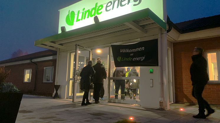 Många ville ta chansen att besöka Linde energi.