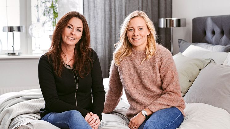 Frida Hansdotter och Anna Björkegren, Marknadschef på KungSängen, gläds båda av det nya samarbetet. Foto Linda Eliasson.
