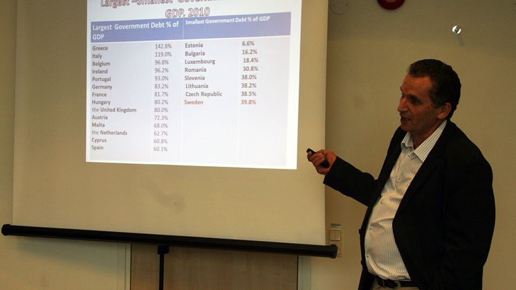 För nyblivna professor Maher Asal är undervisningen som ett bränsle för forskningen. 
