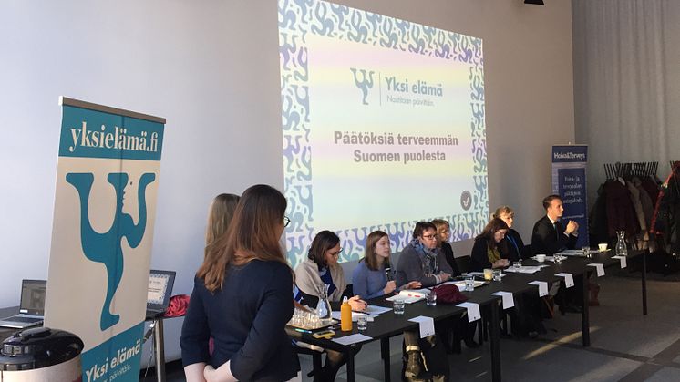 Puoluepaneelissa oltiin lähes yksimielisiä terveyden edistämisen keinoista. Kuva: Janne Kettunen.