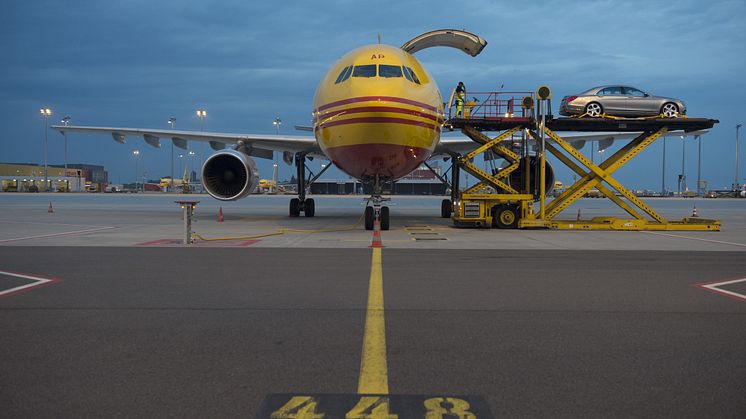 DHL levererar den nya Mercedes S-klass