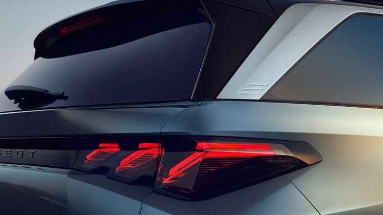 PEUGEOT_E5008_2403GJ_518
