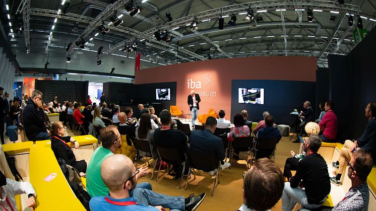 ORGATEC 2022: Bühne IBA Forum