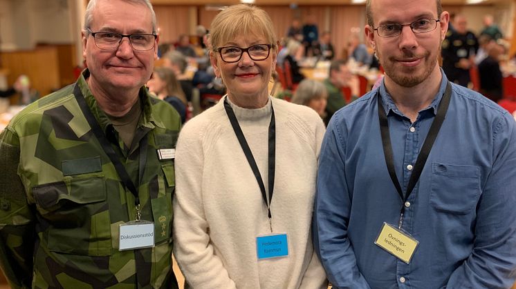 Mikael Lundin från Försvarsmakten, Annika Strand från Hedemora kommun och Alexander Helgesson från Länsstyrelsen var alla mycket nöjda med övningen. Foto: Länsstyrelsen i Dalarnas län. 