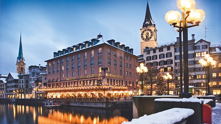 Blick von der Gemüsebrücke auf das Hotel zum Storchen am linken Limmatufer©Schweiz Tourismus:Christoff Sonderegger 