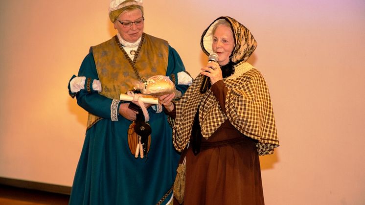 Staffelstabübergabe an Barbara Uthmann (Foto: IG Gästeführer 2020)