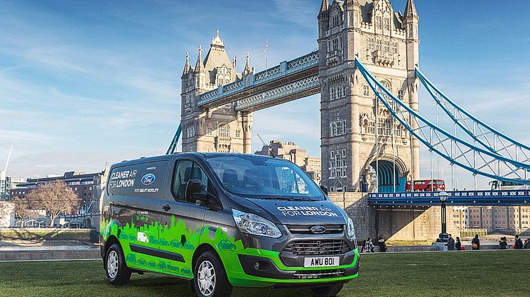 London új Ford plug-in hibrid áruszállítókat próbál ki, hogy tisztább legyen a város levegője; ez újabb lépés abba az irányba, hogy a Ford vezető szereplő legyen az elektromos hajtás terén