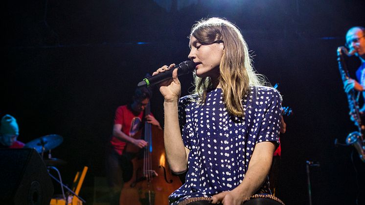 Sarah Riedel sjunger sånger av Georg Riedel till Astrid Lindgrens figurer i  Jazz på Pippis vis på Palladium Malmö 20 oktober. Foto: Petra Hellberg