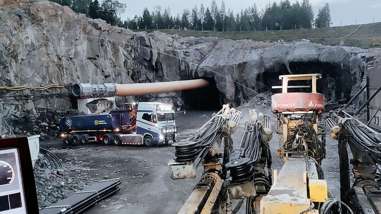   Nu byggs första tunneln för Norrbotniabanan. Ersmarkstunneln blir 1 600 meter lång med en servicetunnel på 800 meter. Bild: Implenia
