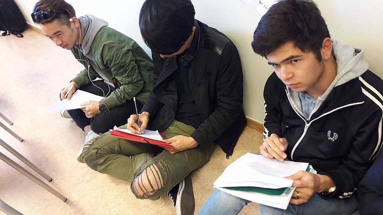 Studiemotiverade elever fortsatte sin sittstrejk i skolan, efter att de tillbringat en månad på Medborgarhusets trappa i Stockholm 2017. 
