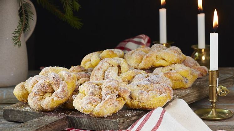 Saffransbullar med pistagefyllning .jpg