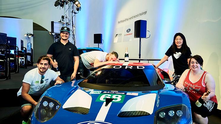 Új csúcs a GUINNESS WORLD RECORDS™ történetében: a játékosok 48 órán át versenyeztek a Forza Motorsport 6 videojáték Le Mans-i pályáján!