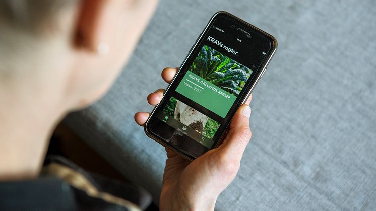 I KRAVs app kan man ta del av reglerna på ett nytt sätt.