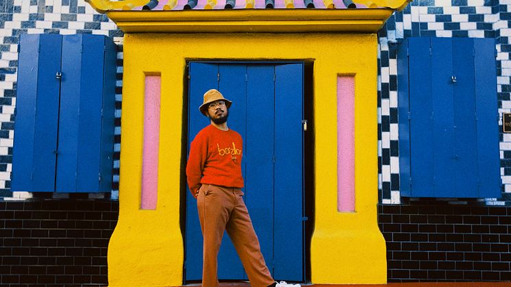 Den amerikanske sangskriver udgav sidste år det sprøde album Rare Pleasures, og den 28. august kan du opleve hans genrevridende fusioner i Lille VEGA.