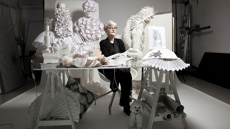 Bea Szenfeld is the trained potter who’s giant paper dresses now can be found on celebrities, at the Nobel prize ceremony, in fashion magazines and in museums.