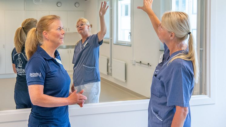 Mona Persson, barnsjuksköterska och Marina Adler Runow, vårdchef. Foto: Torkel Ekqvist Fotogruppen Sös