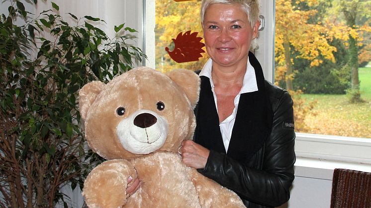 Bärenherz freut sich über die Geburtstagsfeier von Sabine und Knut