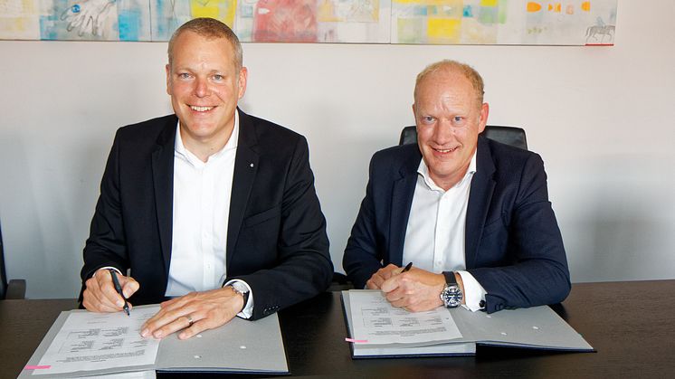 Gemeinsam für den flächendeckenden Glasfaserausbau im Kreis Viersen: Landrat Dr. Andreas Coenen und Deutsche Glasfaser Geschäftsführer Peter Kamphuis