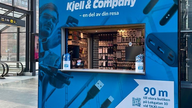 Kjell & Company öppnar en butik i mikroformat på Helsingborg C, med ett sortimentet fokuserat på produkter för resan. En liknande butik finns idag på Malmös centralstation.