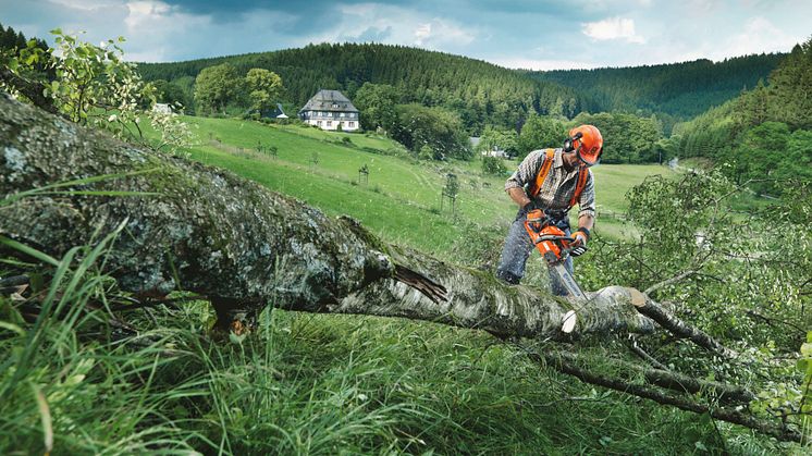 Högsta betyg till Husqvarnas bensindrivna allroundsåg! 
