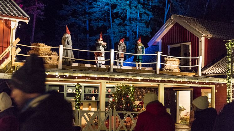 Nissarnas julmusikal utspelar sig från taken i Barnens Lantgård. Foto: Rickard Monéus/Kolmården