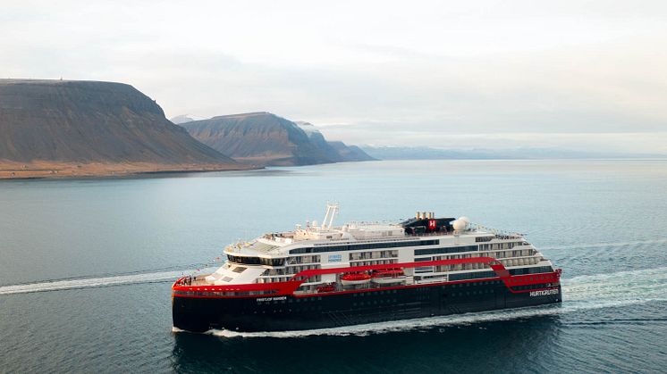 MS Fridtjof Nansen 01 Photo Oclin Hurtigruten Expeditions.jpg