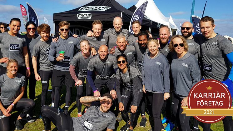 Skånemejeriers egna team i hinderbanan Toughest, som företaget sponsrar via varumärket Lindahls.