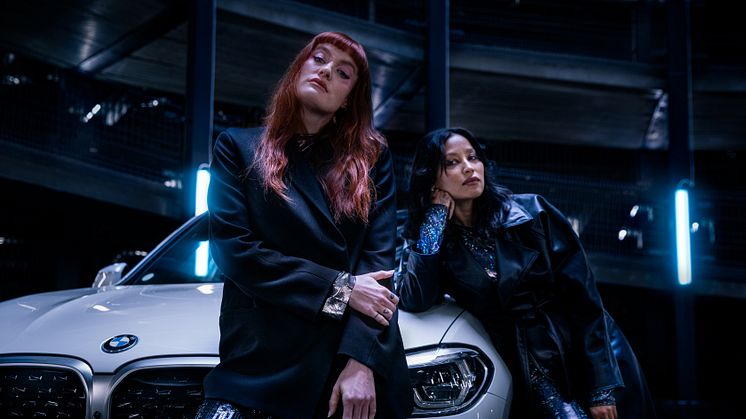 Icona Pop sätter elektrisk stämning till nya elektriska BMW iX3