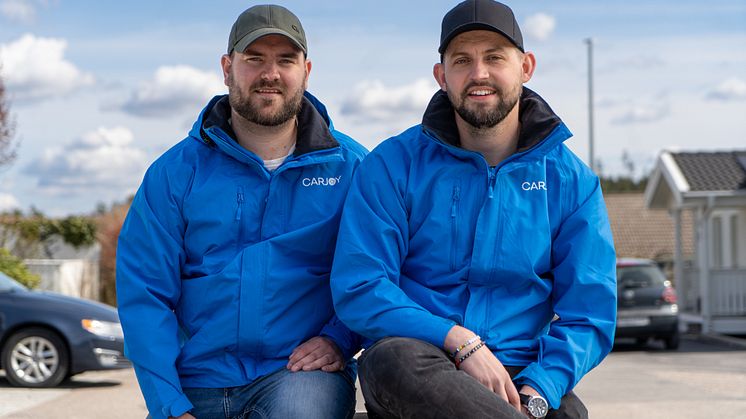 Barndomsvännerna Jonas Aronsson och Simon Ekstrand är medgrundare av Carjoy. 