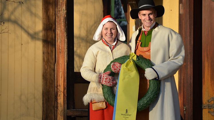 Kransmasen Victor och kranskullan Viktoria tar emot segrarna i TjejVasan och Vasaloppet 2015!